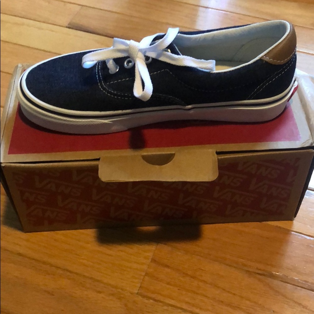 Vans - Picture 3 of 4